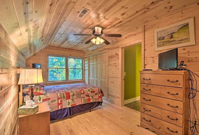 Secluded Cabin W/ Deck 13 Miles To Downtown Murphy