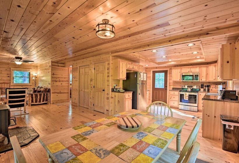 Secluded Cabin W/ Deck 13 Miles To Downtown Murphy