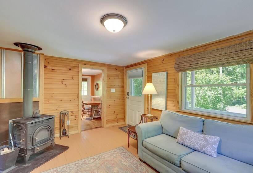 Secluded Marshall Cottage: Hot Tub + Mountain View
