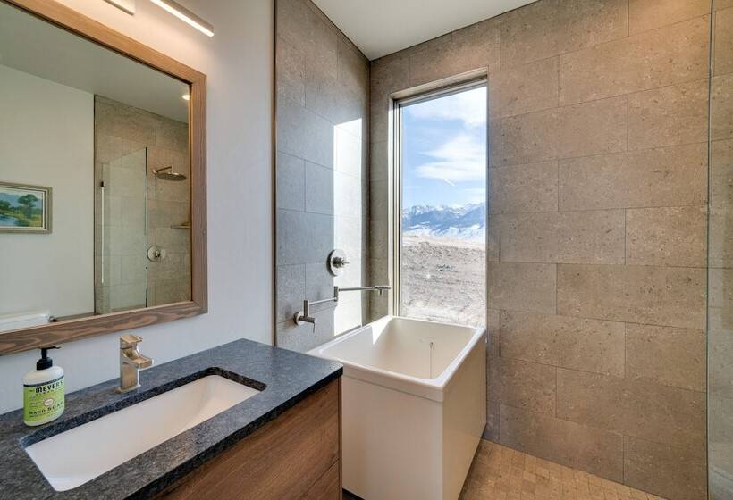 Secluded Paradise Valley Retreat W/ Stunning Views