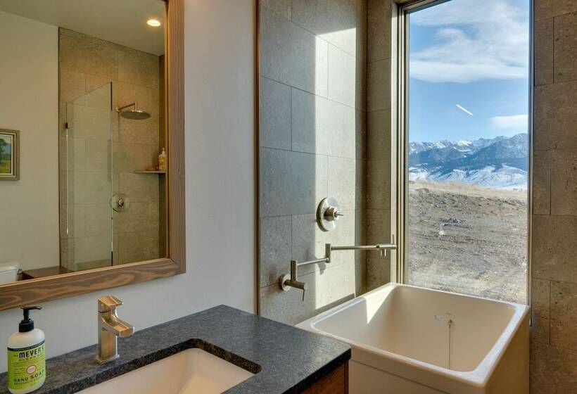 Secluded Paradise Valley Retreat W/ Stunning Views