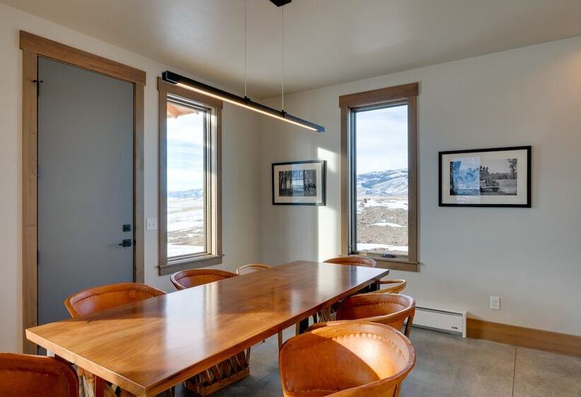 Secluded Paradise Valley Retreat W/ Stunning Views