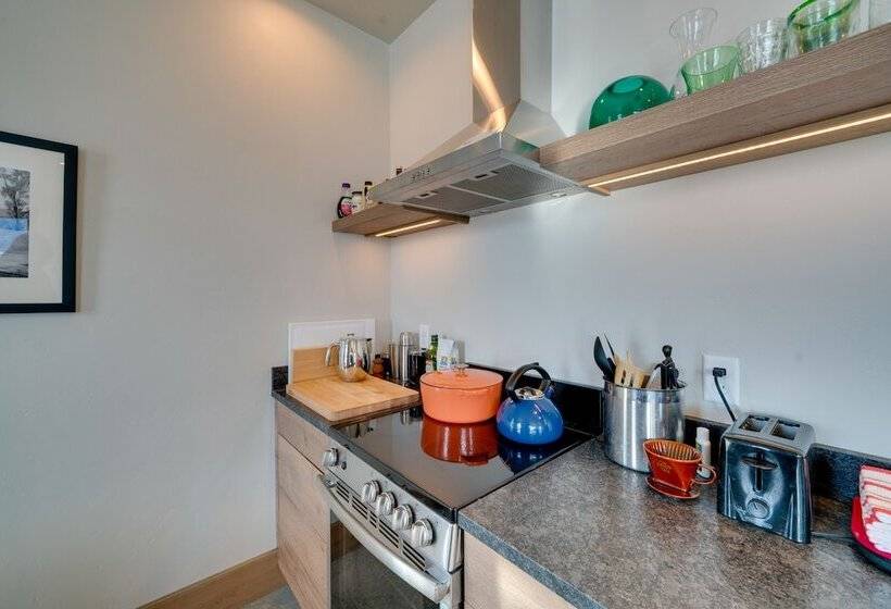 Secluded Paradise Valley Retreat W/ Stunning Views