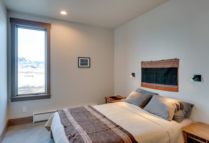 Secluded Paradise Valley Retreat W/ Stunning Views