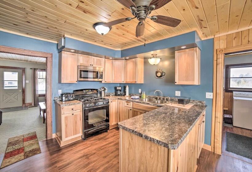 Secluded & Peaceful Upper Peninsula Getaway!