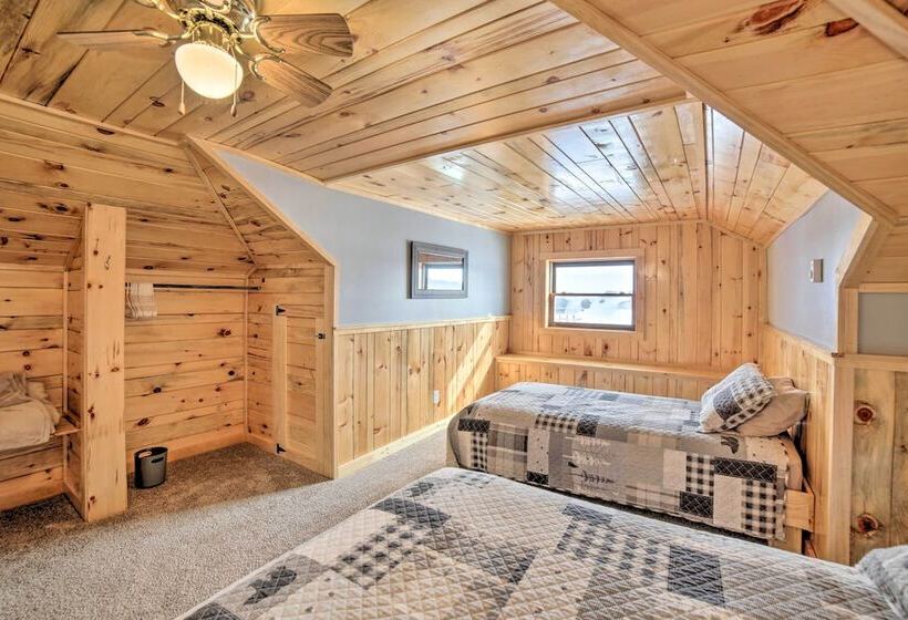 Secluded & Peaceful Upper Peninsula Getaway!