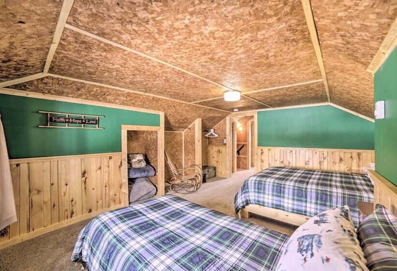 Secluded & Peaceful Upper Peninsula Getaway!