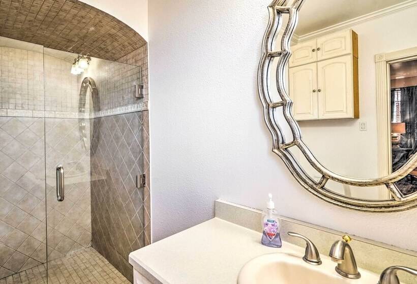 Secluded Ranch W/ Courtyard ~ 4 Mi To Odessa!