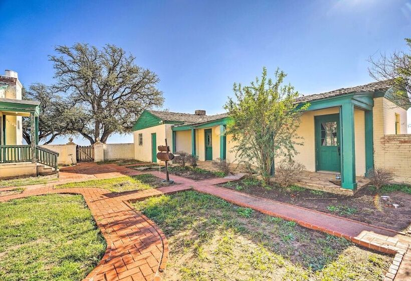 Secluded Ranch W/ Courtyard ~ 4 Mi To Odessa!