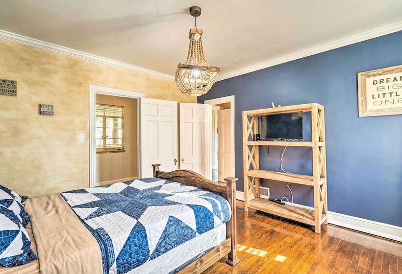 Secluded Ranch W/ Courtyard ~ 4 Mi To Odessa!