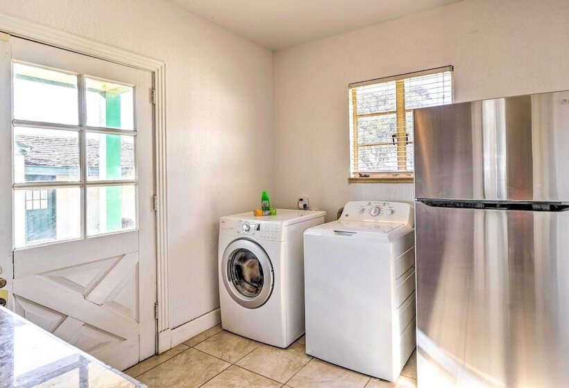 Secluded Ranch W/ Courtyard ~ 4 Mi To Odessa!