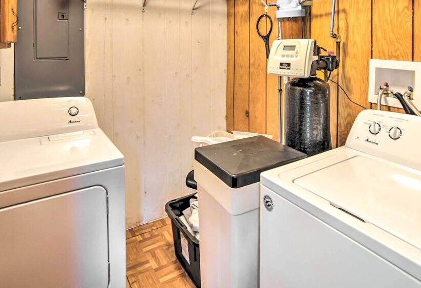 Secluded Woodsy Watersmeet Cabin W/ Fire Pit!