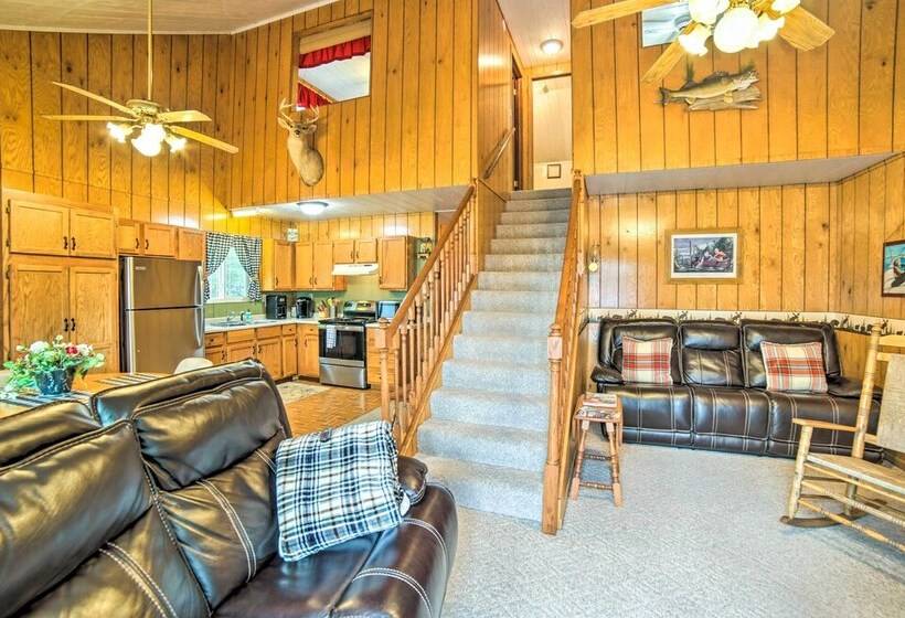 Secluded Woodsy Watersmeet Cabin W/ Fire Pit!