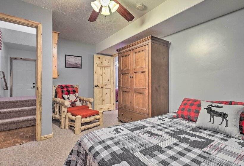 Cabin W/ Deck & Fire Pit In Duck Creek Village