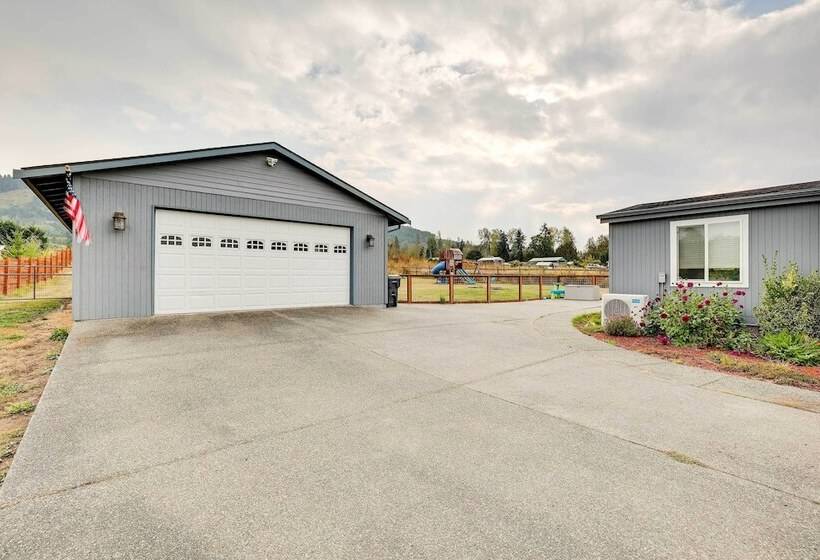 Serene Sequim Retreat W/ Deck: Pets Welcome!