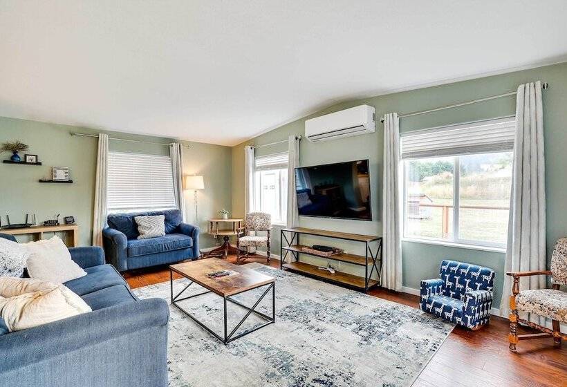 Serene Sequim Retreat W/ Deck: Pets Welcome!