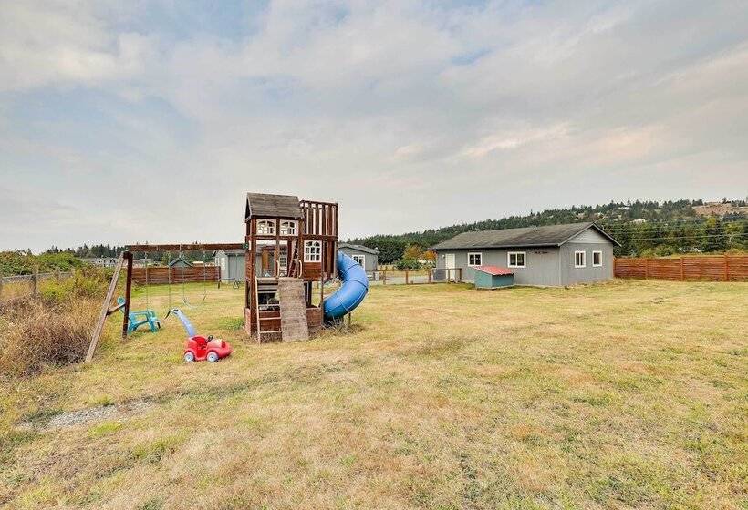 Serene Sequim Retreat W/ Deck: Pets Welcome!