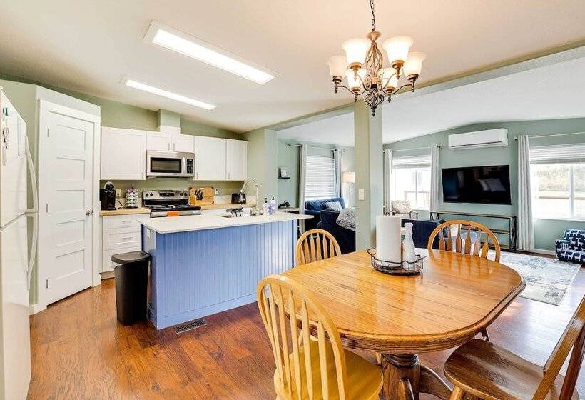 Serene Sequim Retreat W/ Deck: Pets Welcome!