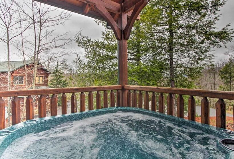 Sevierville Cabin W/ Hot Tub + Large Deck!