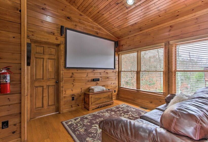 Sevierville Cabin W/ Hot Tub + Large Deck!
