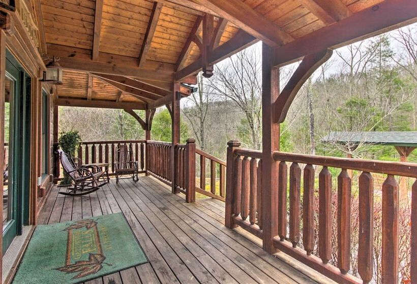Sevierville Cabin W/ Hot Tub + Large Deck!