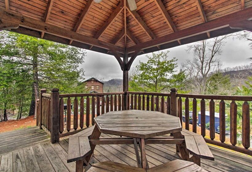 Sevierville Cabin W/ Hot Tub + Large Deck!