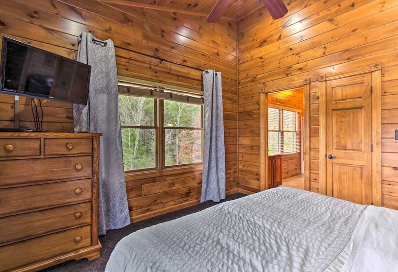 Sevierville Cabin W/ Hot Tub + Large Deck!