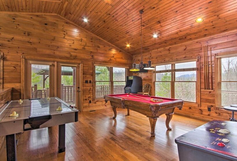 Sevierville Cabin W/ Hot Tub + Large Deck!