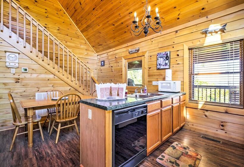 Sevierville Retreat: Private Hot Tub & Lake Views!