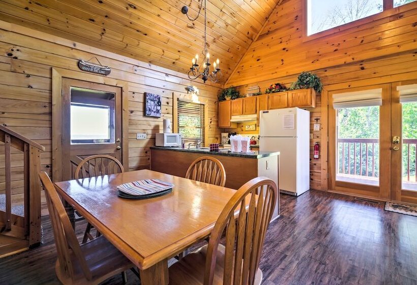 Sevierville Retreat: Private Hot Tub & Lake Views!