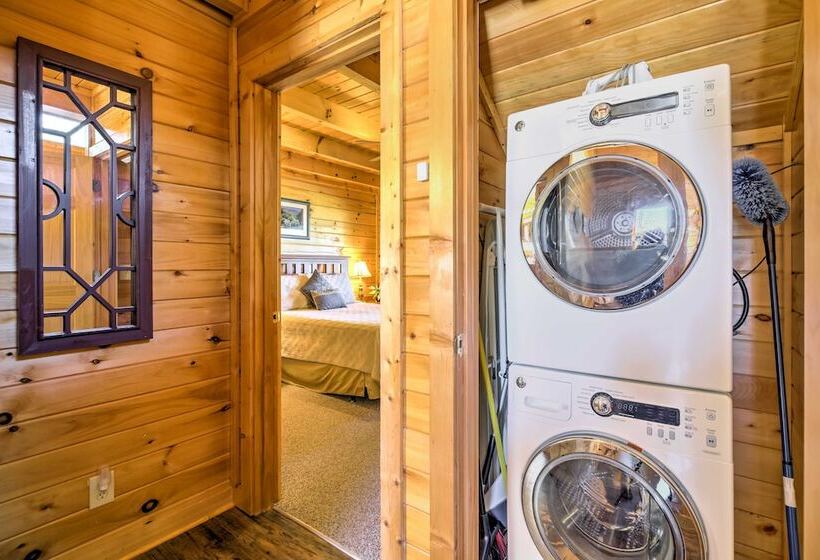 Sevierville Retreat: Private Hot Tub & Lake Views!