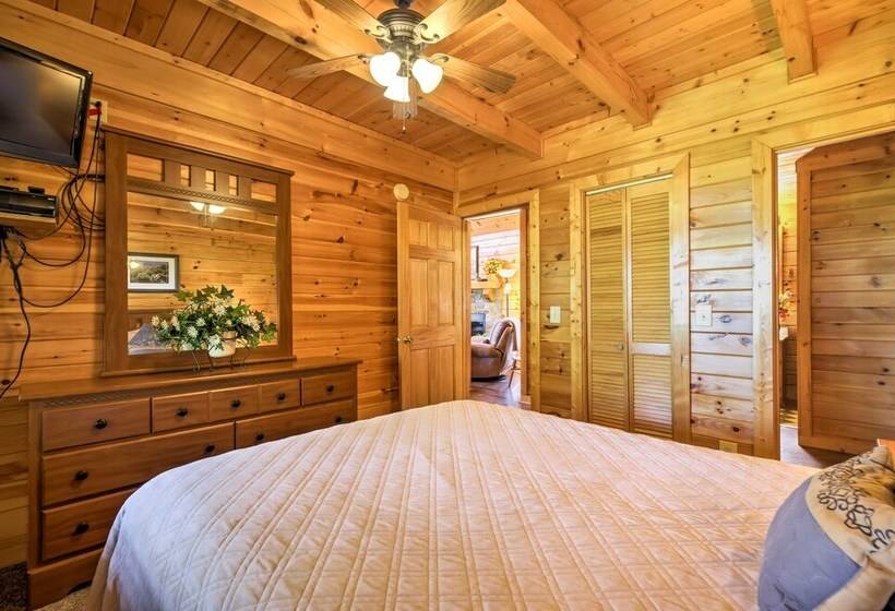 Sevierville Retreat: Private Hot Tub & Lake Views!