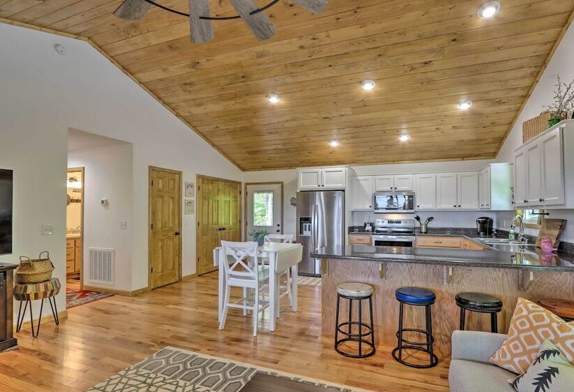 Sky Blue Overlook   Hot Tub & Screened Porch!