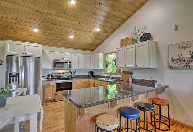 Sky Blue Overlook   Hot Tub & Screened Porch!