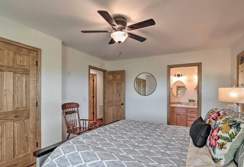 Sky Blue Overlook   Hot Tub & Screened Porch!