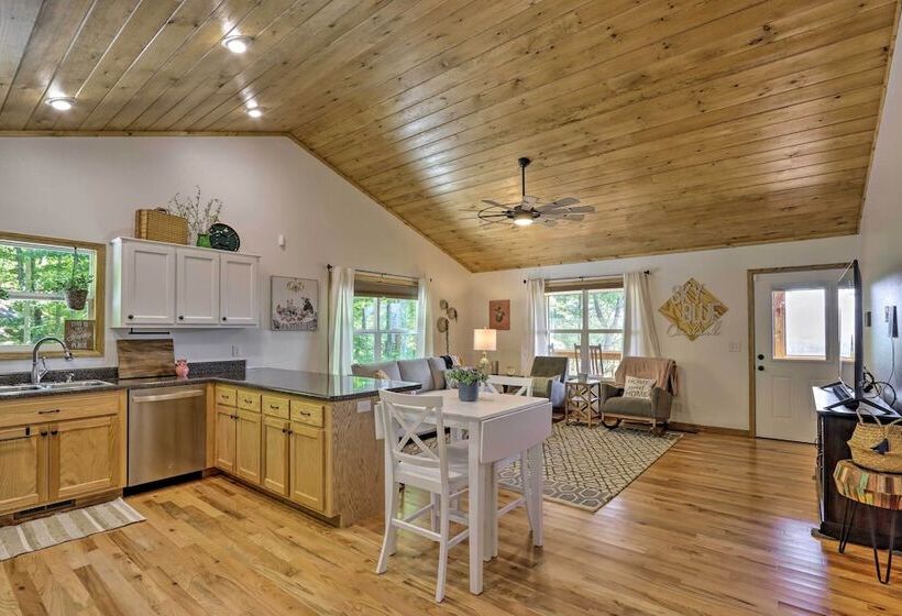 Sky Blue Overlook   Hot Tub & Screened Porch!
