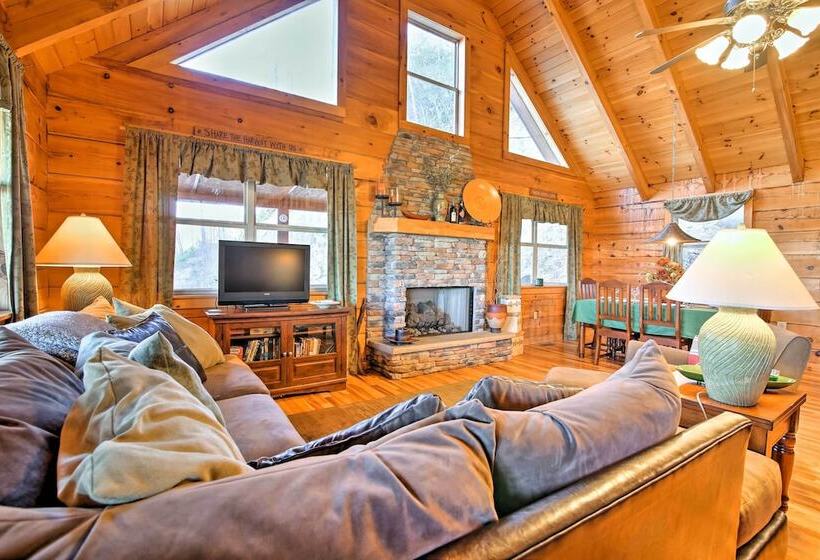 Smoky Mountain Retreat W/ Deck & Mountain Views!