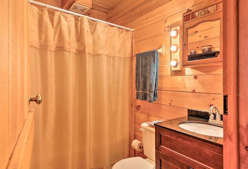 Smoky Mountain Retreat W/ Deck & Mountain Views!