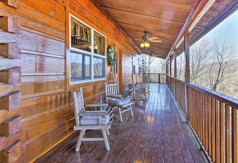 Smoky Mountain Retreat W/ Deck & Mountain Views!