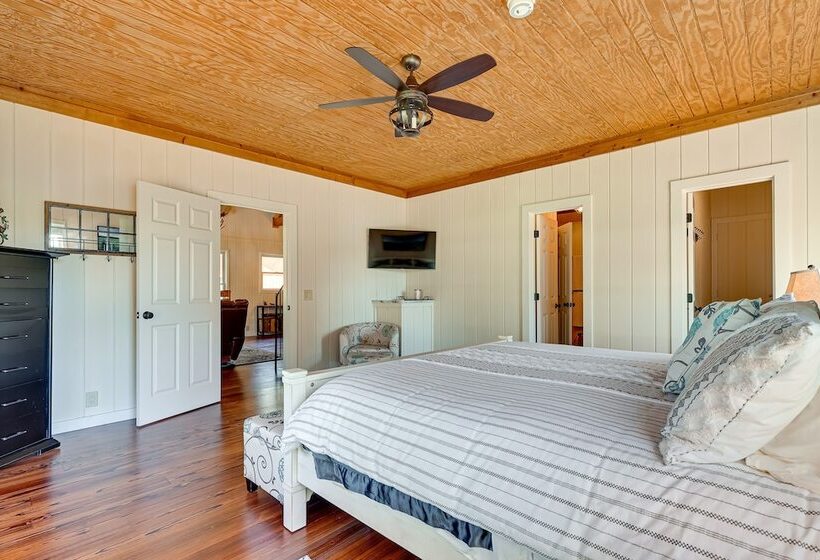 Spacious Alabama Retreat   Deck, Grill & Fire Pit!