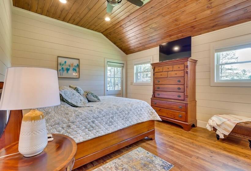 Spacious Alabama Retreat   Deck, Grill & Fire Pit!