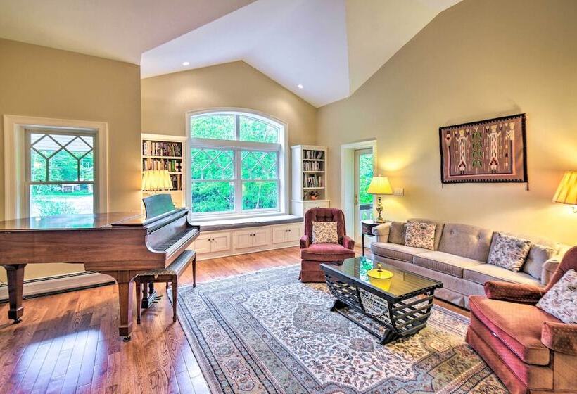 Spacious Bartlett Home W/ Fireplace + Kitchen