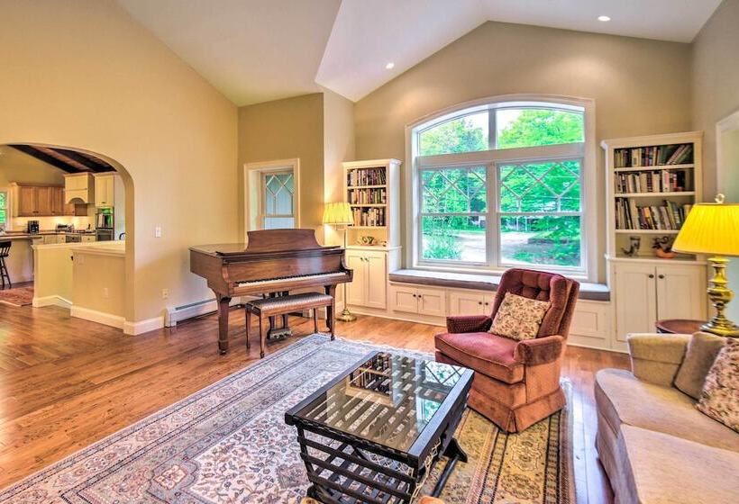 Spacious Bartlett Home W/ Fireplace + Kitchen