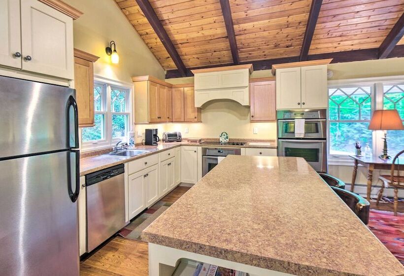 Spacious Bartlett Home W/ Fireplace + Kitchen