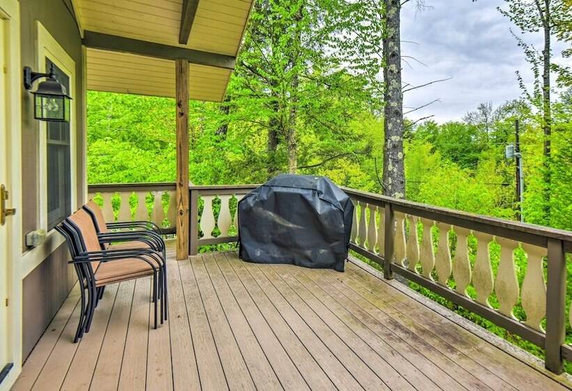 Spacious Bartlett Home W/ Fireplace + Kitchen