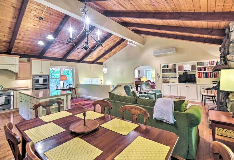 Spacious Bartlett Home W/ Fireplace + Kitchen