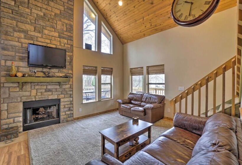 Spacious Buckeye Lake Home W/ Hot Tub & Fire Pit!