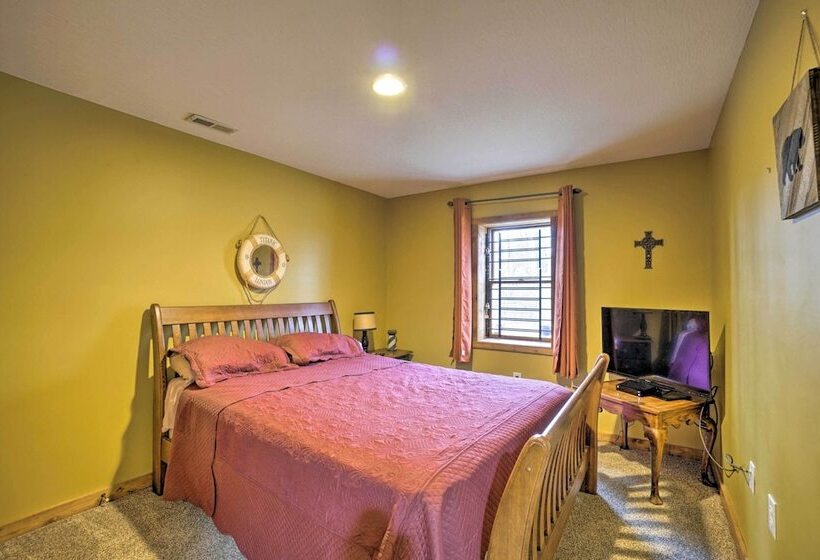 Spacious Buckeye Lake Home W/ Hot Tub & Fire Pit!