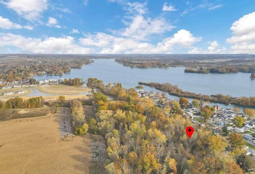 Spacious Buckeye Lake Home W/ Hot Tub & Fire Pit!