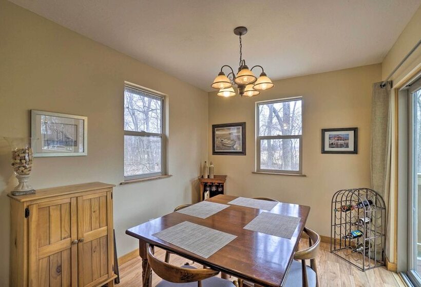 Spacious Buckeye Lake Home W/ Hot Tub & Fire Pit!